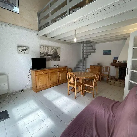 Hébergement de vacances Maison 3 Pièces Avec Mezzanine, Proche Et Forêt, 6 Couchages, Parking, Terrasse Aménagée - Fr-1-224c-240 *
