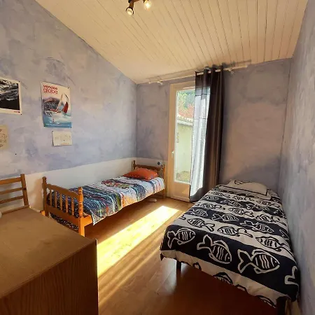 Hébergement de vacances Maison 3 Pièces Avec Mezzanine, Proche Et Forêt, 6 Couchages, Parking, Terrasse Aménagée - Fr-1-224c-240