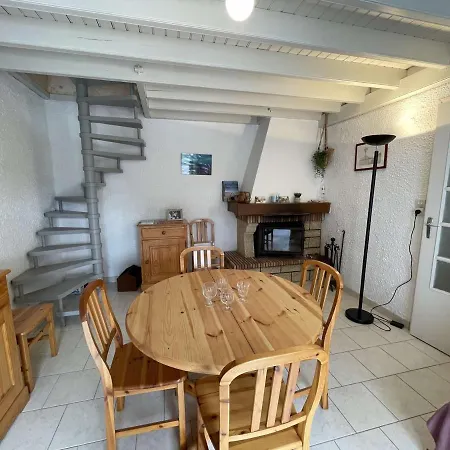 Hébergement de vacances Maison 3 Pièces Avec Mezzanine, Proche Et Forêt, 6 Couchages, Parking, Terrasse Aménagée - Fr-1-224c-240 *